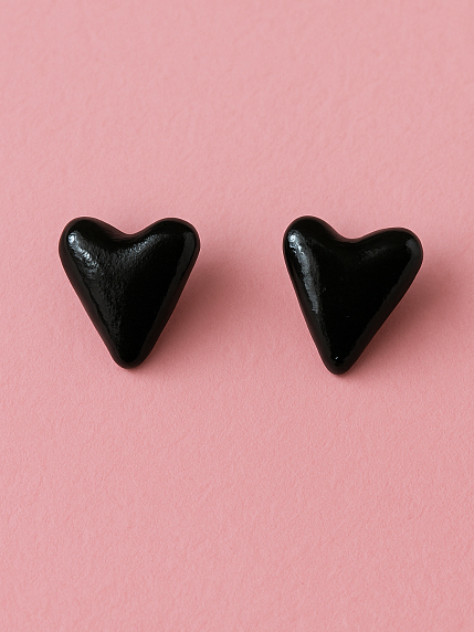 Серьги-гвоздики «Чёрные сердечки», полимерная глина, фото 2.