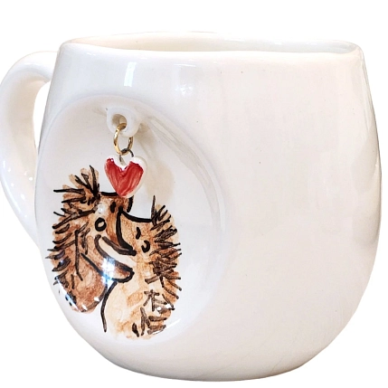 Кружка ручной работы НАДО ЖЕ Влюбленные ёжики с подвеской сердечком, керамика, 300 мл, фото 2.