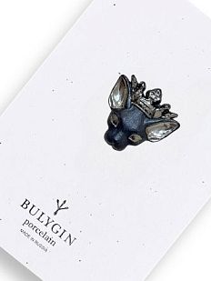 Брошь ручной работы Bulygin «Королева кошек», фарфор, чёрно-серебристая