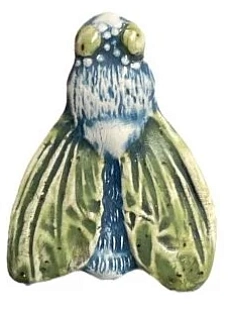 Брошь ручной работы Elizabeth Madar Муха, сине-зелёная, керамика