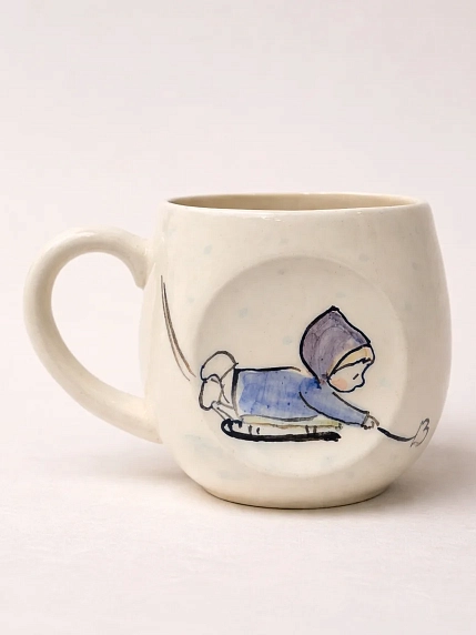 Кружка ручной работы НАДО ЖЕ с росписью «Девочка на санках», белая, керамика, 250 мл, фото 1.