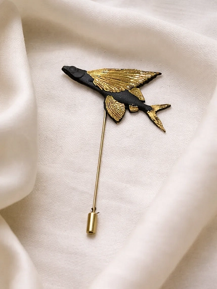 Брошь ручной работы Фарфор Булыгина «Летучая рыба», чёрно-золотистая, фото 2.