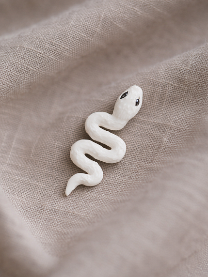 Брошь ручной работы Bulygin «Змея», бело-серебристая, фарфор, фото 2.
