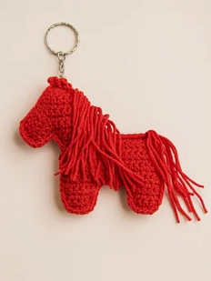 Вязаный брелок «Лошадка», красный