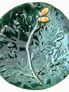 Тарелка ручной работы Керумбия с рельефом листьев «Дуб», керамика