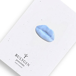 Брошь ручной работы Bulygin «Губы», голубая, фарфор