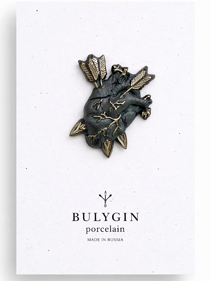 Брошь ручной работы Фарфор Булыгина «Разбитое сердце», чёрно-серебристая, фото 1.