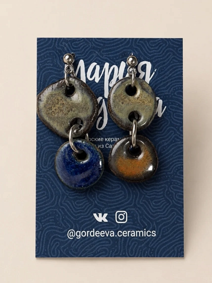 Серьги Мария Гордеева ассиметричные составные, керамика, серые с синим и коричневым, фото 1.