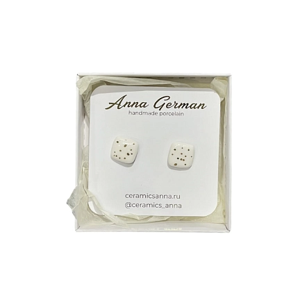Серёжки-гвоздики Анна Герман, квадратные, фарфор, золотистые, фото 2.