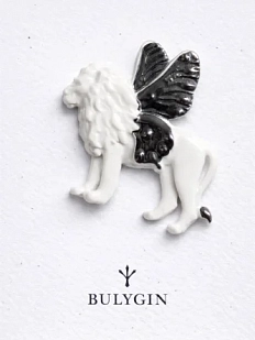 Брошь ручной работы Фарфор Булыгина «Лев», бело-серебристая