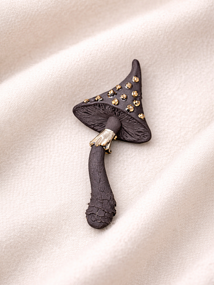 Брошь ручной работы Фарфор Булыгина «Мухомор», чёрно-серебристая, фото 3.