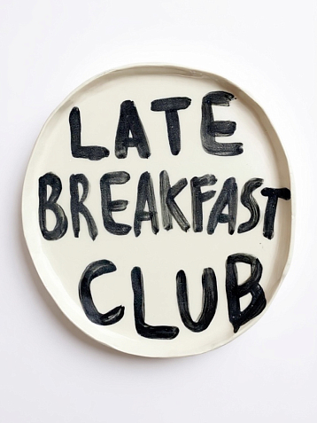 Тарелка ручной работы c надписью «Late breakfast club», керамика, 17 см, фото 1.