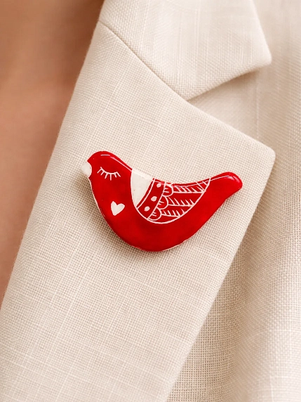 Брошь ручной работы Elizabeth Madar Голубка с сердечком, красная, керамика, фото 3.