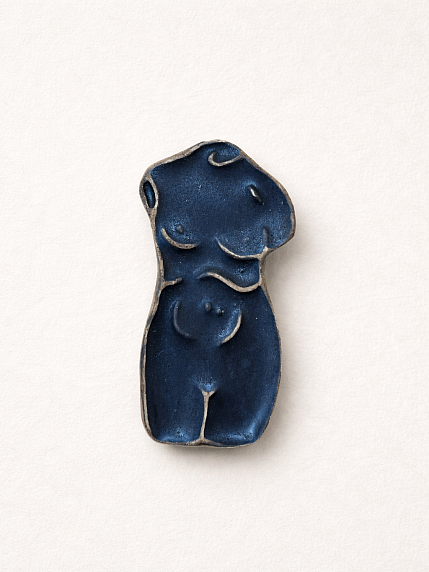 Брошь ручной работы «Венера», черная, Partala ceramics, фото 1.