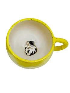 Кружка ручной работы Мама Черепаха с фигуркой внутри Котик, жёлтая, керамика, 400мл