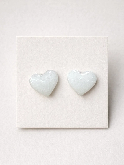 Серёжки-гвоздики Сердечки, дерево, белые, фото 1.