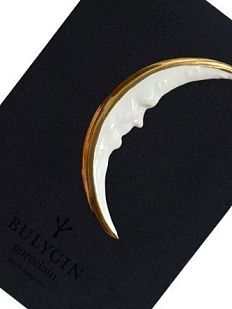 Брошь ручной работы Bulygin «Месяц», фарфор, бело-золотистая