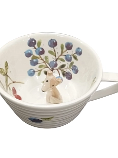 Чашка для чая ручной работы Мадам де Тюль с фигуркой внутри Собачка с голубикой, синяя, фарфор, 250 мл