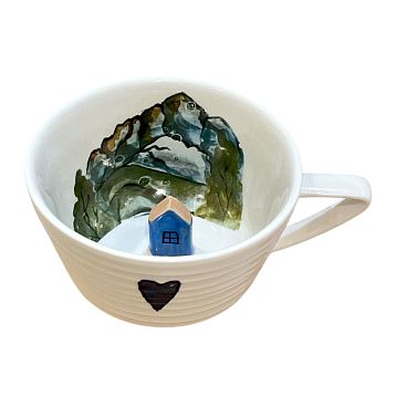 Чашка для чая ручной работы Мадам де Тюль с фигуркой внутри Домик у горы, белая, фарфор, 250 мл, фото 1.