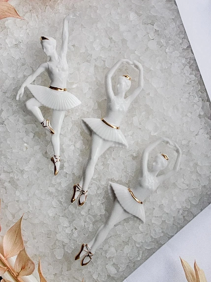 Брошь ручной работы Фарфор Булыгина «Балерина Па №3», бело-золотистая, фото 2.