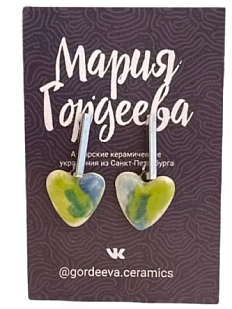 Серёжки-гвоздики Мария Гордеева Сердечки, на планке, керамика, сине-зелёные