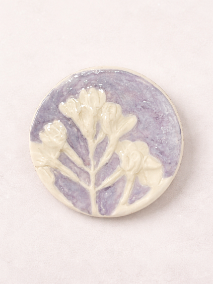 Брошь ручной работы Барельеф цветов, керамика, фото 1.