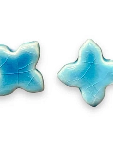 Серёжки-гвоздики КерамЕлКа «Четырехлистник», керамика, голубые