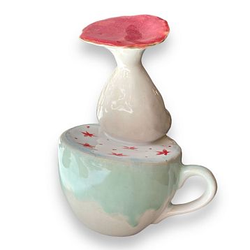 Статуэтка ручной работы «Грибочек» на чашке, керамика, белый с розовой шлапкой, фото 4.