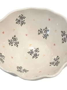 Глубокая тарелка ручной работы Slowday Ceramics в голубой цветочек с сердечками, полуфарфор