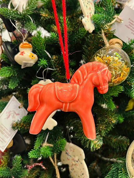 Ёлочная игрушка ручной работы «Лошадь», розовая, 10 см, фото 1.