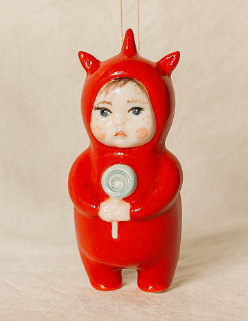 Ёлочная игрушка из фарфора «Малыш в костюме единорога», 10 см, фото 1.