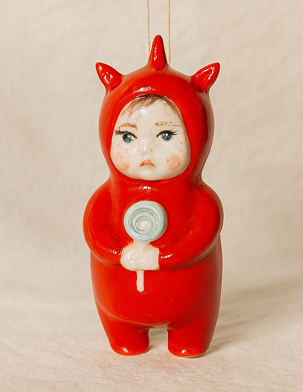 Ёлочная игрушка из фарфора «Малыш в костюме единорога», 10 см, фото 1.