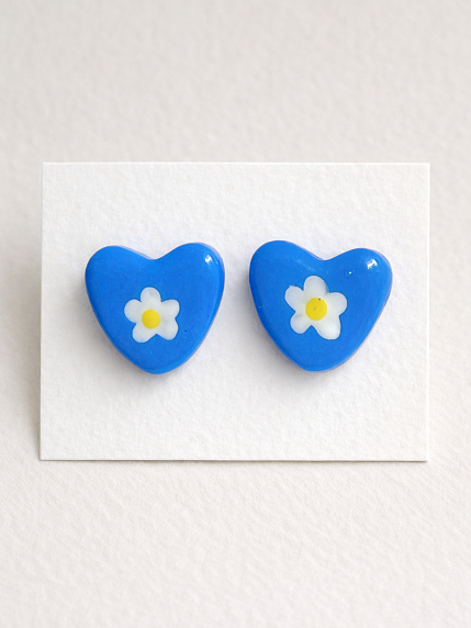 Серёжки-гвоздики Радость Рядом «Сердечки с цветочком», полимерная глина, синие, фото 2.