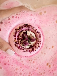 Бомбочка для ванны Вершина натуральности (Top Naturally) «Роза-пион», пралине