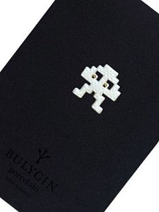 Брошь ручной работы Bulygin «Захватчик» малая, белая, фарфор