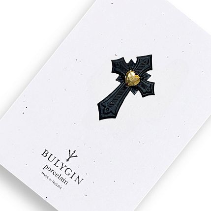 Брошь ручной работы Bulygin «Крест», фарфор, чёрно-золотистая, фото 1.