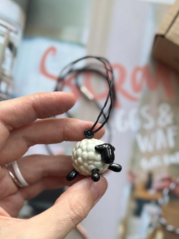 Подвеска ручной работы Счастливые истории «Овечка», полимерная глина, фото 2.