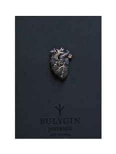Брошь ручной работы Bulygin «Сердце»,фарфор, чёрно-серебристая