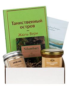 Подарочный набор с книгой «Таинственный остров», ароматической свечой, солёной карамелью и шоколадом