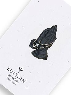Брошь ручной работы Bulygin «Молитва», фарфор, чёрно-серебристая