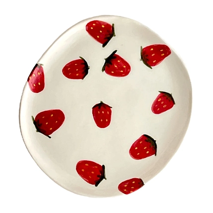 Блюдце круглое ручной работы Клубнички, керамика, 17 см, фото 1.