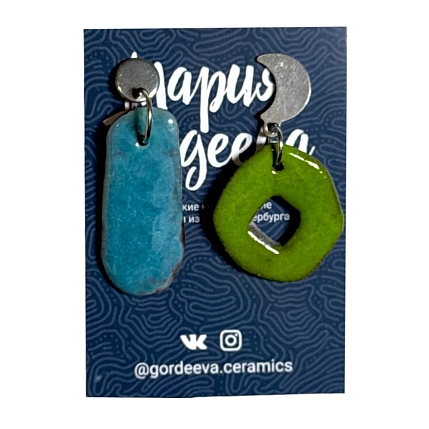 Серьги Мария Гордеева асимметричные, керамика, голубые с зелёным, фото 1.