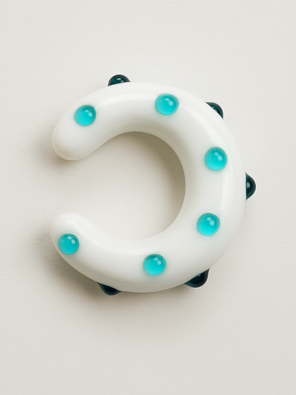 Кафф глянцевый, стекло, белый в объёмный горошек, фото 1.