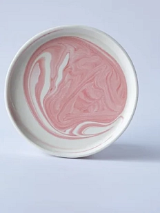 Блюдце ручной работы РУКИ В ГЛИНЕ «Розовый мрамор», полуфарфор, 14 см