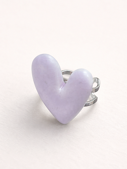 Кольцо ручной работы асимметричное «Сердечко», сиреневое, керамика, фото 1.