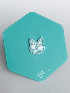 Значок «Силуэт котика с цветами», бирюзовый