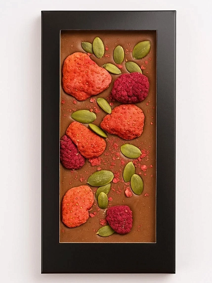 Подарочный набор на Новый год с книгой «Зимние повести и рассказы русских писателей», блокнотом, брелком и шоколадом, фото 5.