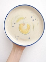 Тарелка ручной работы Йеллоускуп «Яблоко на блюдце с голубой каемочкой», керамика, превью фото 2