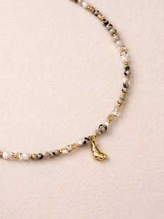 Чокер ручной работы Идеальное совпадение «Круассан», бежевый, перламутр, далматиновая яшма и стеклянный бисер