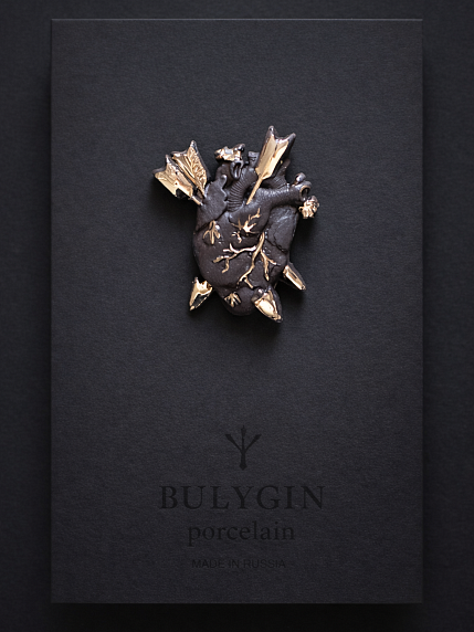 Брошь ручной работы Bulygin «Разбитое сердце», фарфор, чёрно-серебристая, фото 3.
